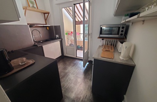 La Madeleine Apartment | STUDIO with superb TERRACE and separate kitchen in quiet location.