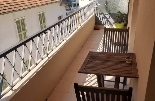 La Madeleine Apartment | STUDIO with superb TERRACE and separate kitchen in quiet location.