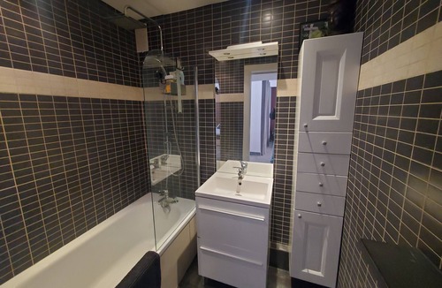 La Madeleine Apartment | STUDIO with superb TERRACE and separate kitchen in quiet location.