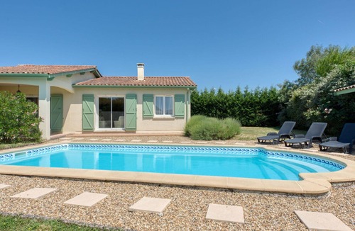 Saint-Germain-dEsteuil House | Stunning private villa for 6 people with private pool, WIFI, TV, terrace and pets allowed