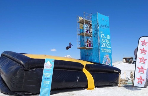 La Roche Apartment | stunning views, warm & cosy, great kitchen & free internet with amazing skiing!