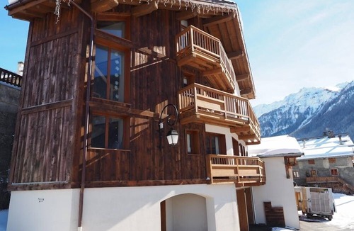 Peisey-Nancroix Ski Chalet | Stunning high end 11 person chalet with garage in the village of Peisey.