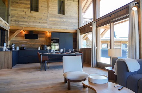 Superbolquere Ski Chalet | Stunning New Chalet with Panoramic Views and Jacuzzi