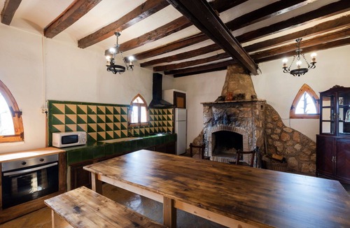 El Catllar House | Stunning private villa for 20 people with WIFI, private pool, TV, pets allowed and panoramic view