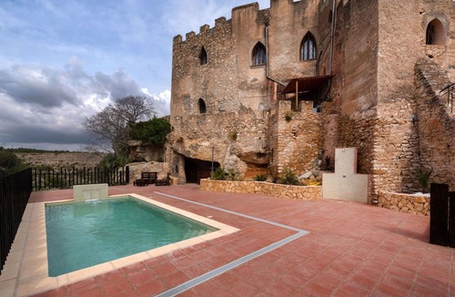 El Catllar House | Stunning private villa for 20 people with WIFI, private pool, TV, pets allowed and panoramic view