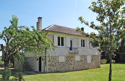 Altillac House | Stunning private villa for 6 guests with WIFI, TV, terrace, pets allowed and panoramic view