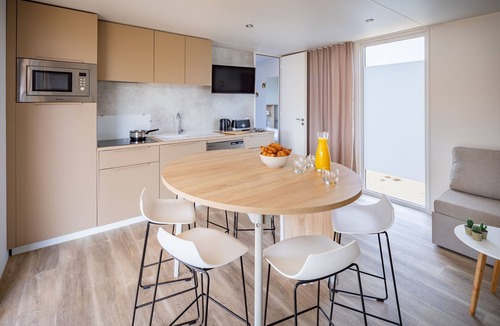 Le Grau-dʼAgde Ski Chalet | Stylish Agde Chalet| Pool