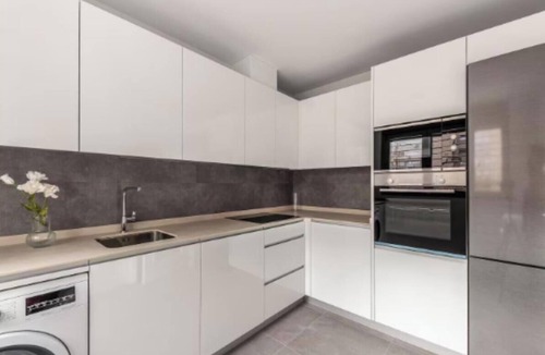 Pacifico Apartment | Stylish Three-Level Home with Patio and Garage in Central Madrid