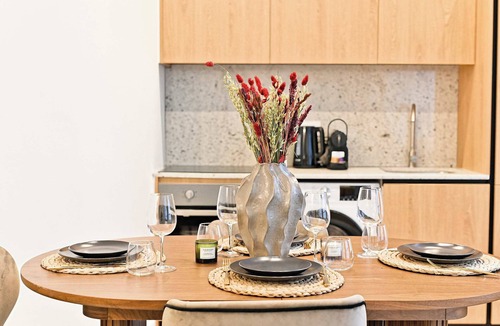 Quartier de Rochechouart Apartment | Sublime air-conditioned flat Galeries Lafayette