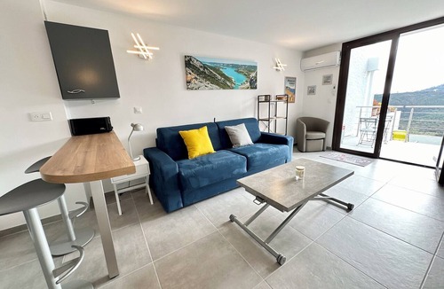 Mandelieu-La-Napoule Apartment | Sublime studio with large terrace and pool