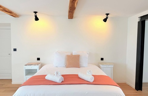Figarol Bed & Breakfast | Suite - Îlot bath -Pyrenees view- Private entrance
