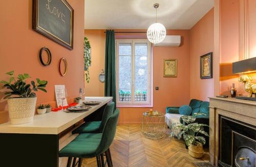 Charpennes - Charmettes Apartment | Suite jacuzzi chic et romantique climatisé