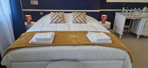 Gaillan-en-Medoc House | Suite Majorelle du Château