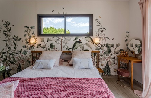 Parentis-en-Born Bed & Breakfast | Suite Papillons Guest Room – Saltwater Pool, Terrace & Shared Garden
