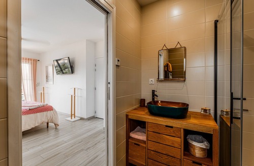 Parentis-en-Born Bed & Breakfast | Suite Papillons Guest Room – Saltwater Pool, Terrace & Shared Garden