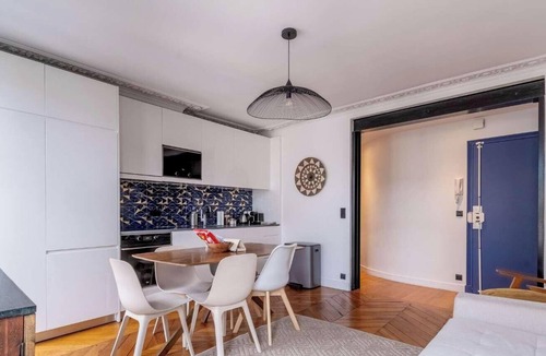 2nd Arrondissement Apartment | Suite Paris Zola by HILO Collection