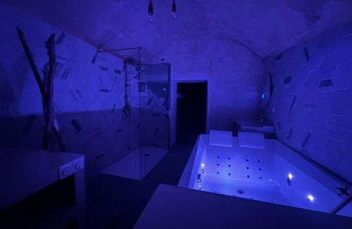 Livron-sur-Drome Apartment | Suite secrète avec jacuzzi ambiance romantique