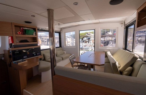 Saint-Mandrier-sur-Mer Boat Rental | Sun-Kissed Sailing Adventure in Provence-Alpes-Côte d'Azur