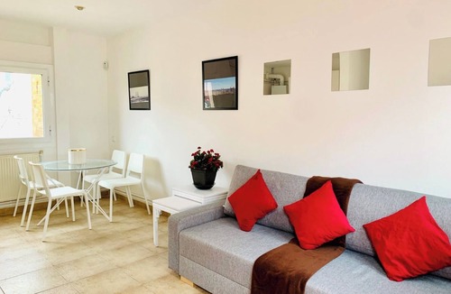 Gracia Apartment | Sunny 2 BD Penthouse in Gracia. Virreina Square