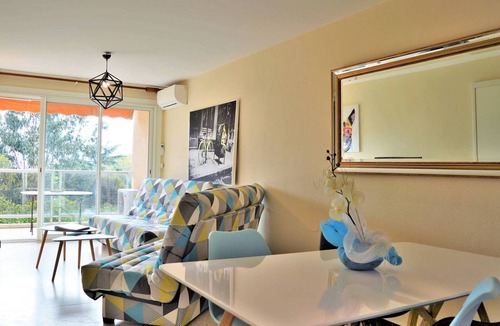 Le Lavandou Apartment | Sunny 2-Room Apartment for 4 with Terrace, AC, and Parking, Near Saint-Clair Beach