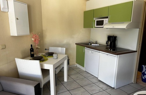 Saint-Cyprien Plage Cottage | Sunny Duplex Cottage for 4