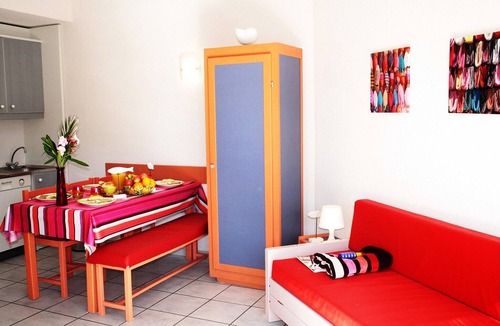 Saint-Cyprien Plage Cottage | Sunny Duplex Cottage for 4