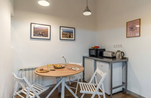 L'Antiga Esquerra de l'Eixample Apartment | Sunny Stylish Terrace next to Paseo de Gracia