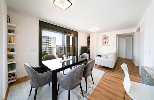 Cornella de Llobregat Apartment | Sunsets and the pool in Barcelona