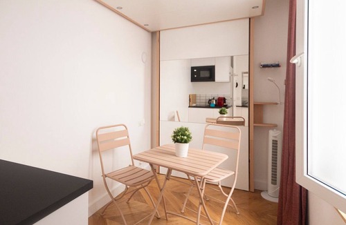Quartier du Mail Apartment | Super central ministudio self-checkin murphy bed