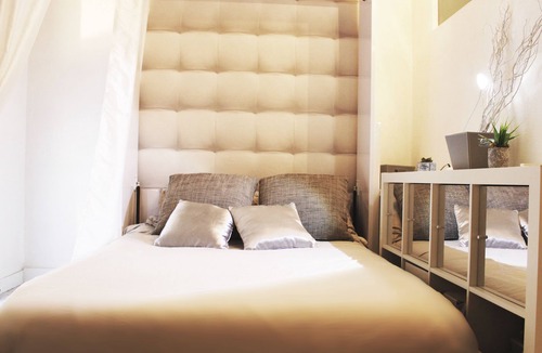 Les Halles Apartment | Super Central Paris Studio, near the Louvre