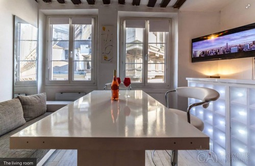 Les Halles Apartment | Super Central Paris Studio, near the Louvre