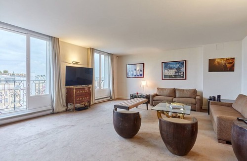 Chaillot Apartment | Superb Arc de Triomphe apartment