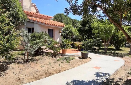 Salses-le-Chateau Villa | Superb architect designed villa 230m2 with air conditioning in fenced wooded park