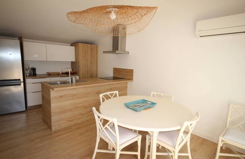 Portiragnes-Plage Apartment | Superb flat with air conditioning for 5 people, south exposed, Wifi, 20m away from the beach of.