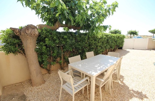 Portiragnes-Plage Apartment | Superb flat with air conditioning for 5 people, south exposed, Wifi, 20m away from the beach of.