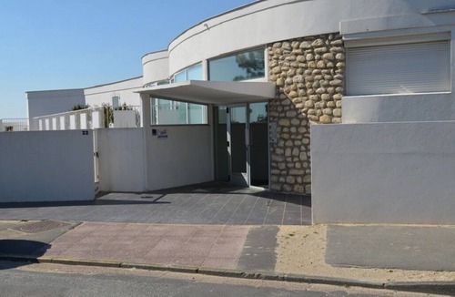 Saint-Georges-de-Didonne Apartment | Superb studio on the beach with exceptional sea view: feet in the water