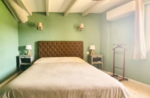 Le Barroux House | Superb mas, absolute calm, view of the château and Mont Ventoux, large swimming pool, vineyards