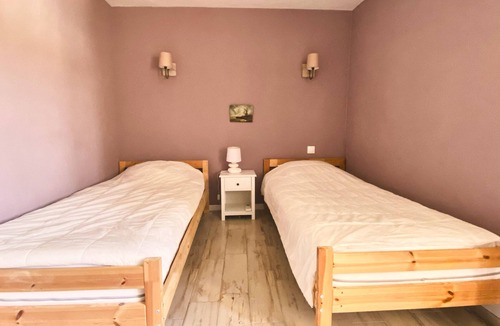 Le Barroux House | Superb mas, absolute calm, view of the château and Mont Ventoux, large swimming pool, vineyards