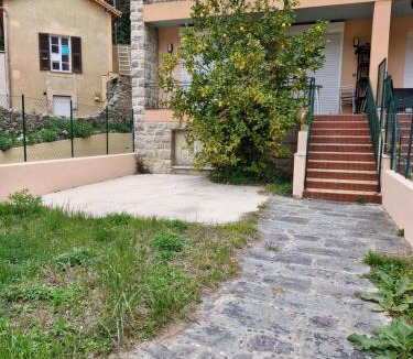 Breil-sur-Roya Apartment | Superbe Rez-de-Jardin refait à neuf.