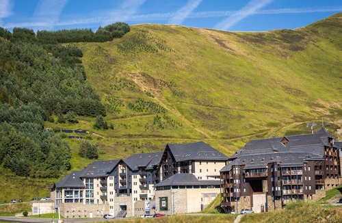 Peyragudes Apartment | Superior 2-Bedroom Stay for 6