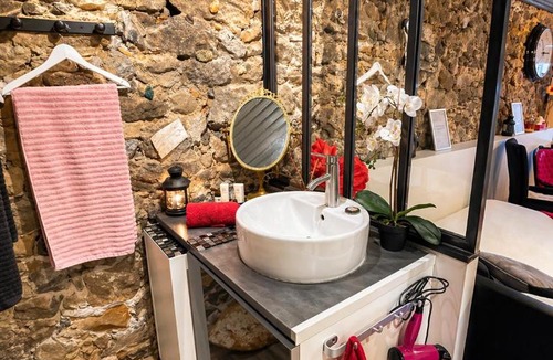 Quartier Hyper-Centre Apartment | Sweet Loft Grenoble-Love Room avec jacuzzi & sauna