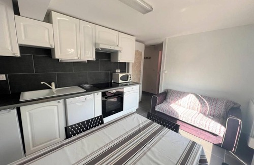 Cambo-les-Bains Apartment | T1 Bis Cambo-les-Bains, 2 Pers, WiFi, Terrasse - FR-1-495-91
