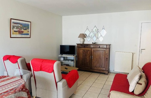 Cambo-les-Bains Apartment | T2 à Cambo-les-Bains avec Accès Internet et Parking - FR-1-495-9