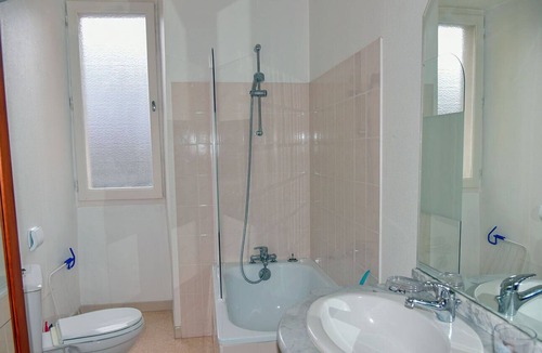 Bagneres-de-Luchon Apartment | T2 38 m2 - at the foot of the LUCHON Spa, Ideal for THERMAL CURES