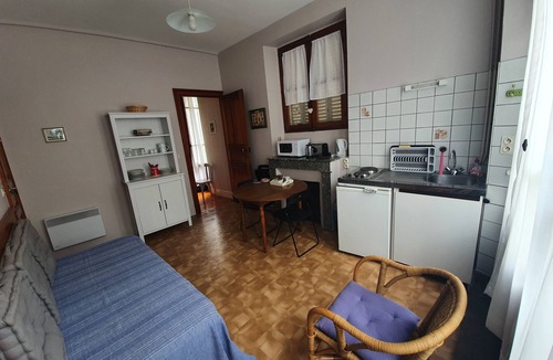 Bagneres-de-Luchon Apartment | T2 apartment in the heart of Luchon, ideal for singles or couples TARIF CURISTE