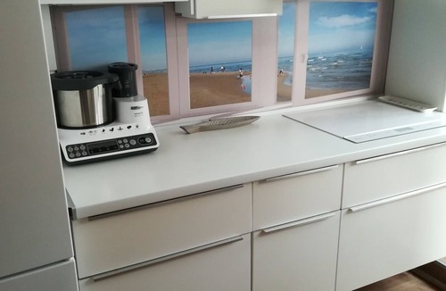 Gruissan Apartment | T2 apartment, ground floor 42 m² + terrace 15 m², air-conditioned, internet access