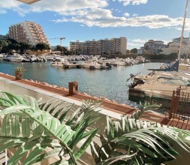 Le Port Apartment | T2 au calme avec vue sur le port, Clim et Wifi