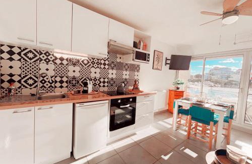 Le Port Apartment | T2 au calme avec vue sur le port, Clim et Wifi