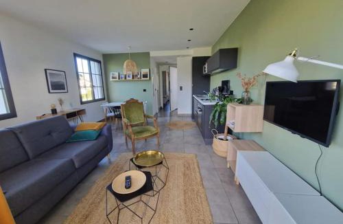 Larressore Apartment | T2 Coeur village basque, avec terrasse, Artzamendi