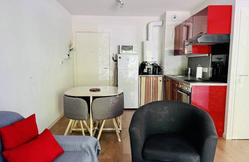Hasparren Apartment | T2 Confort, 4 pers, Terrasse, Parking privé à Hasparren - FR-1-495-84